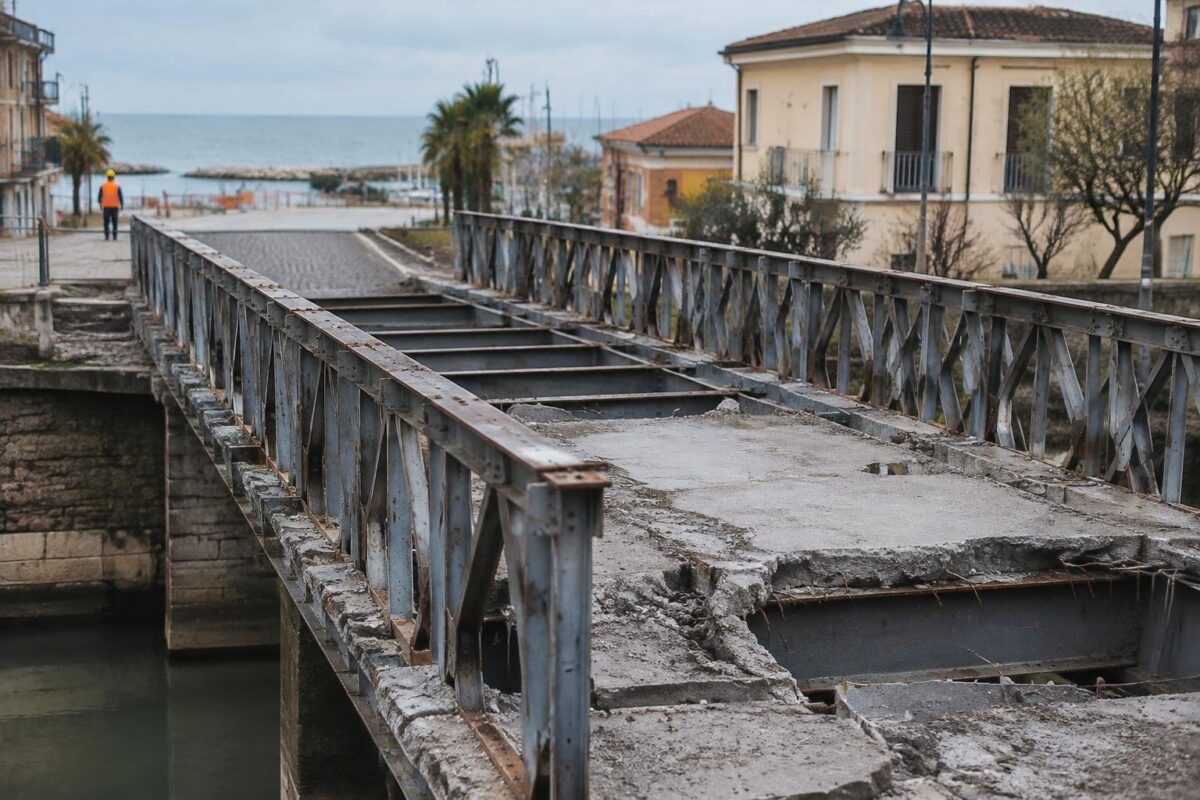 Cesenatico ricostruisce il ponte storico di via Fenili: dettagli e costi