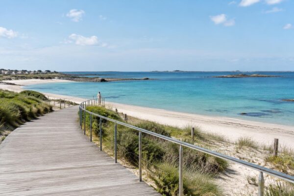 Europa al mare senza spendere: spiagge e trucchi budget