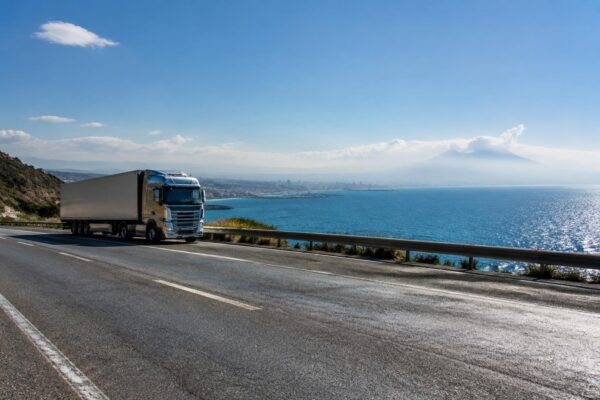 Sospensione dei blocchi dei tir al Sud: decisioni del governo e reazioni