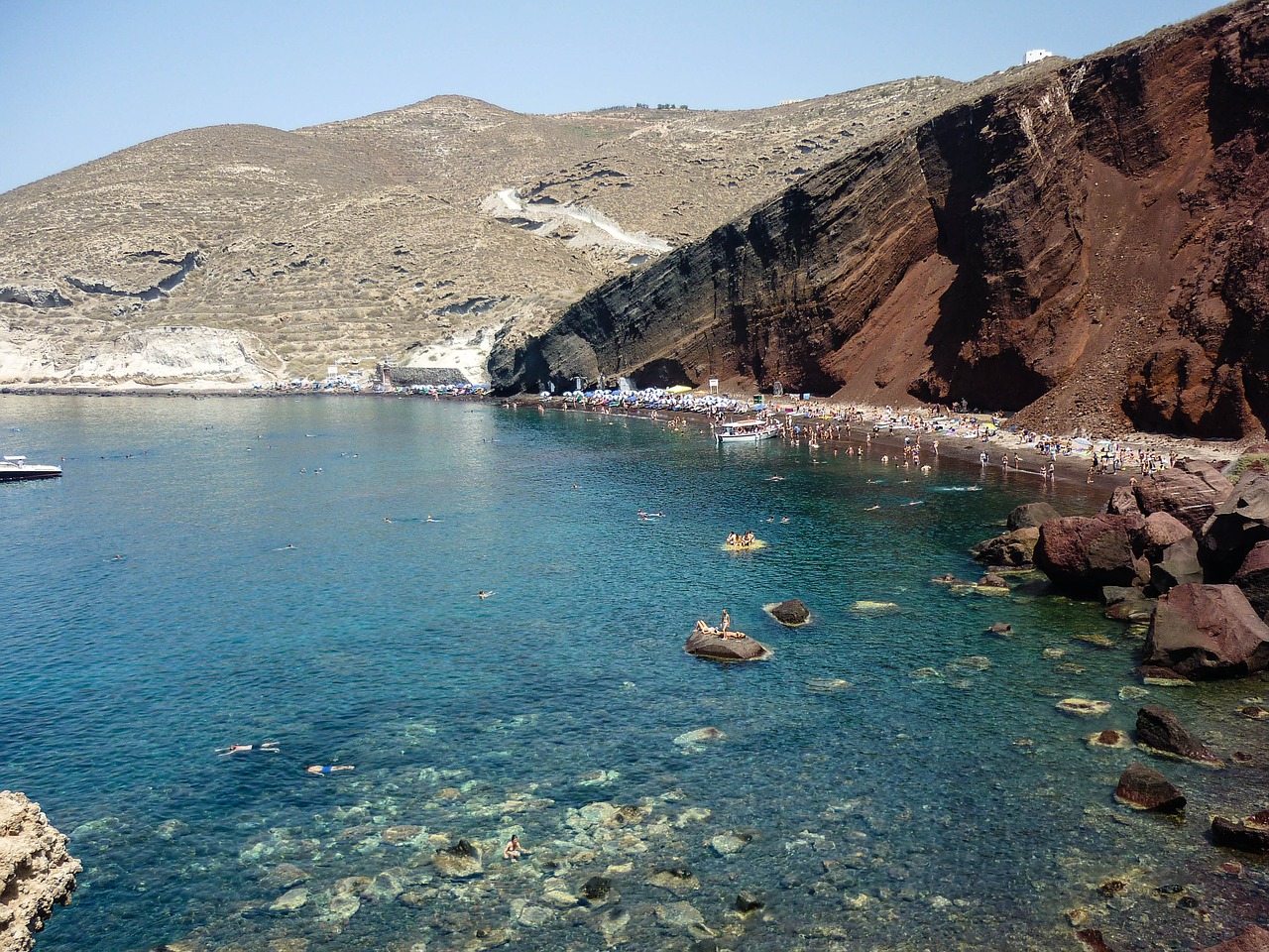 ¿Cuáles son las playas naturistas de Santorini?