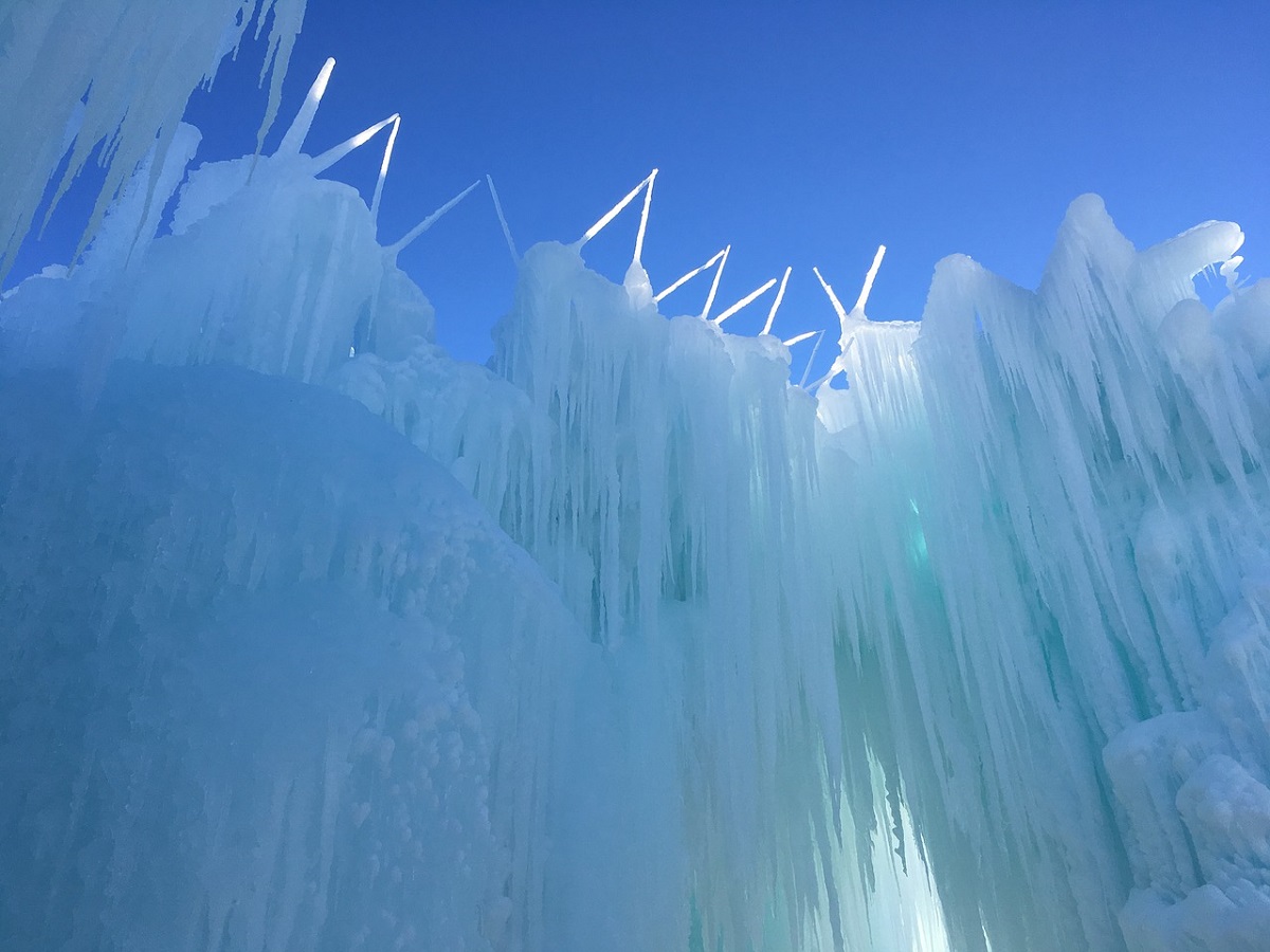 Conozca el castillo de hielo más bonito de Alberta (Canadá)