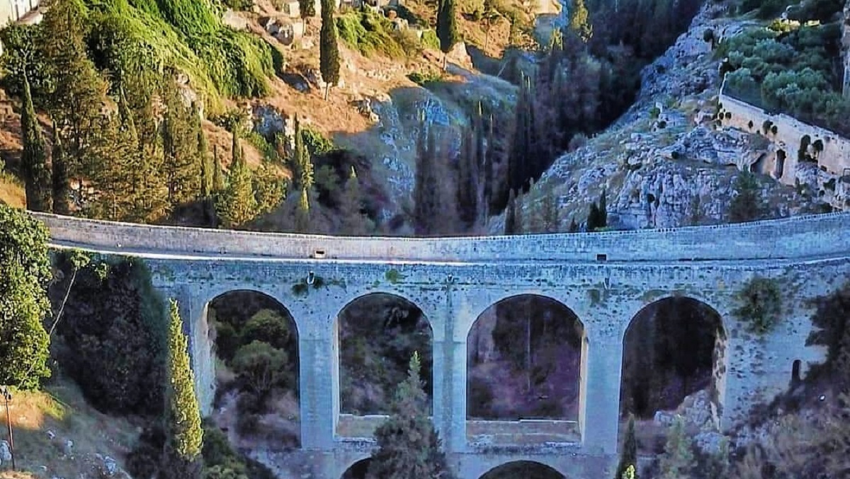 Puente acueducto de Gravina di Puglia: historia
