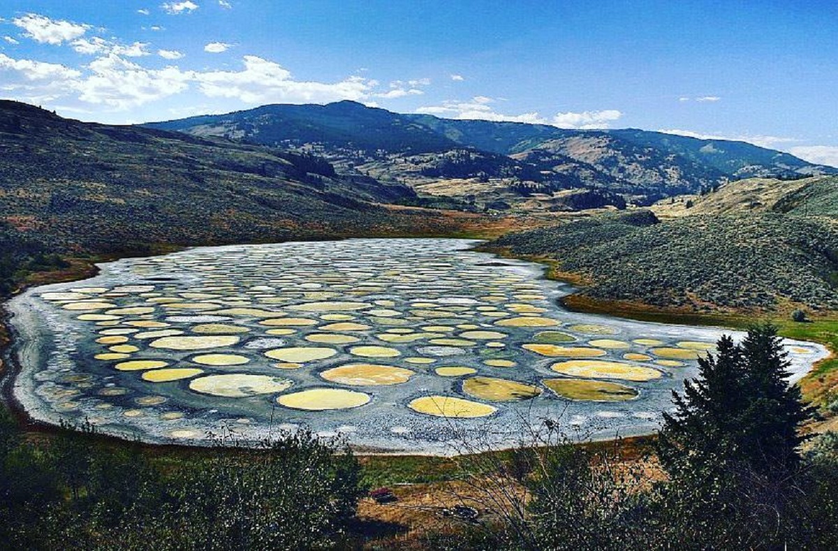 El lago de lunares en Canadá: dónde está y su historia