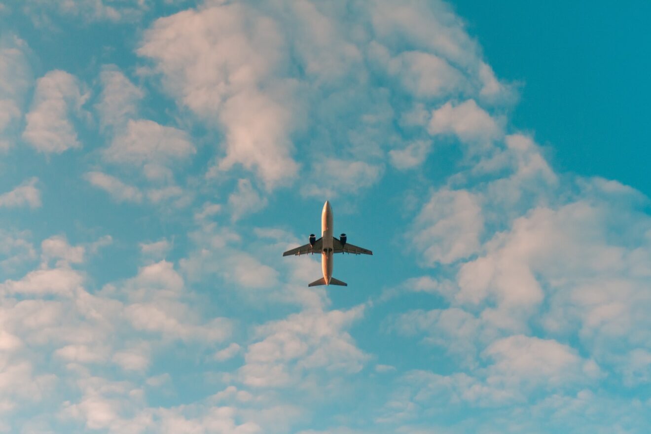 Cómo reservar un viaje en avión de última hora