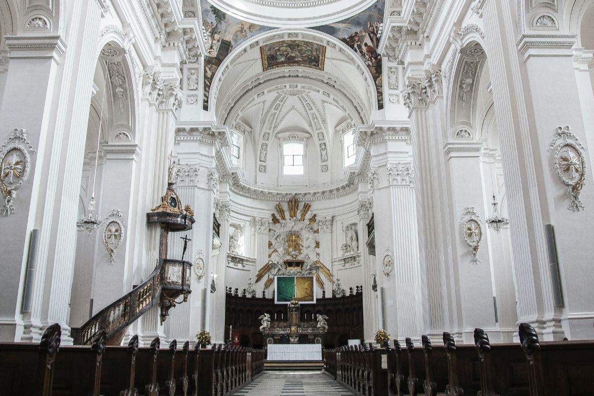 Visitar una iglesia: ropa y reglas para adoptar