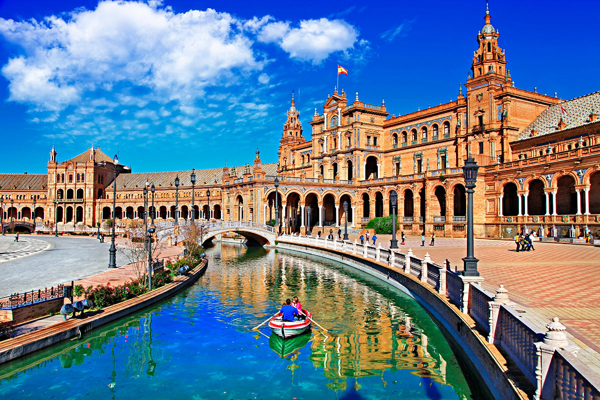Los mejores destinos para viajar en Semana Santa y disfrutar de la Feria de Abril de Sevilla