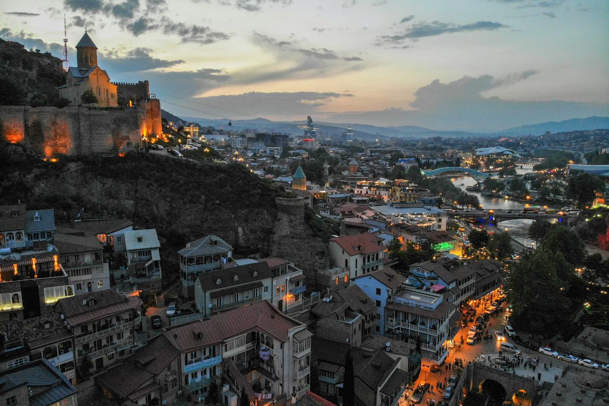 Batumi en Georgia: la estatua que cuenta la historia del amor de Ali y Nino