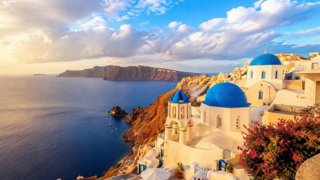 Santorini brilla esta semana: el sur de Europa con clima perfecto para playa y turismo