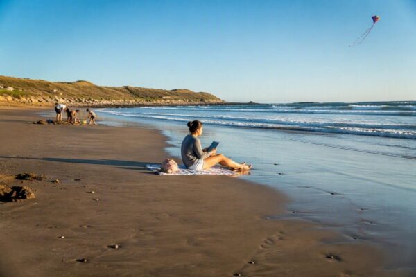 Normas prácticas para disfrutar de la playa con respeto y seguridad