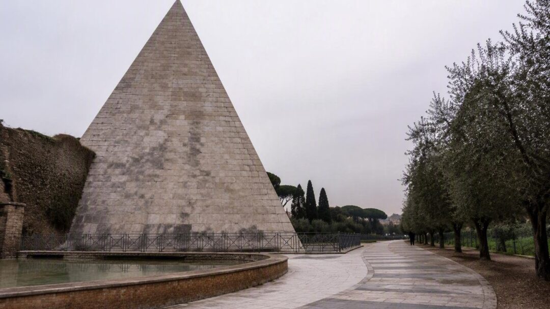 Visitas gratuitas a la Piramide de Cestio en Roma: fechas y detalles