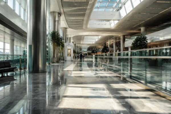Cómo usar eSIM para viajar: planes, activación y consejos para ahorrar