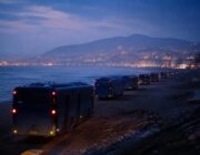 Policía de Ceuta traslada a cientos de migrantes de Benítez