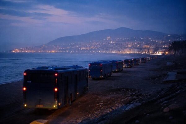 Policía de Ceuta traslada a cientos de migrantes de Benítez