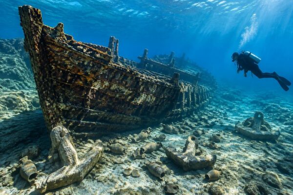 Arqueólogos hallan barco de la Edad del Bronce en la costa turca