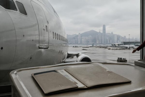 Emirates expande a tres vuelos diarios y presenta A380 en Hong Kong