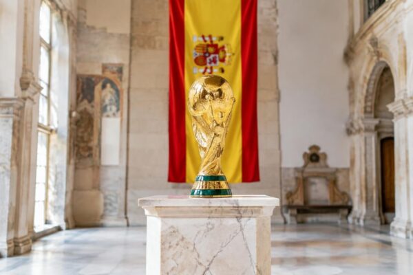 Exposición Reyes del Mundo: el trofeo en Vitoria-Gasteiz