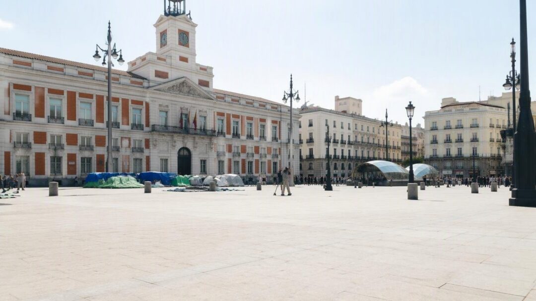 Justicia rechaza desalojo de la acampada del 27-septiembre en Sol