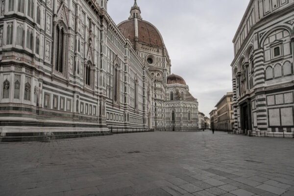 Viajar sin estar pegado al móvil: tendencias italianas 2026