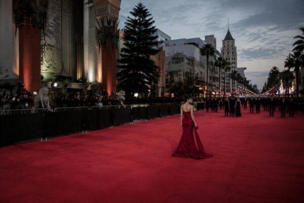 Anne Hathaway's Stunning Maternity Style at The End of Oak Street Premiere