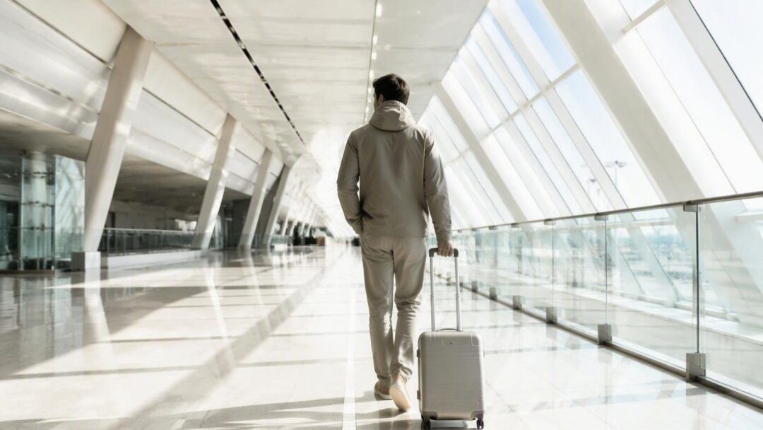 Essential pieces for a stylish and practical travel wardrobe