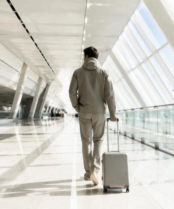 Essential pieces for a stylish and practical travel wardrobe
