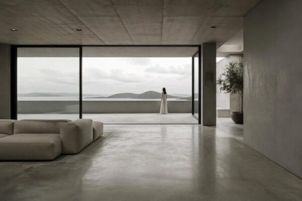 Minimalist living for a glamorous life