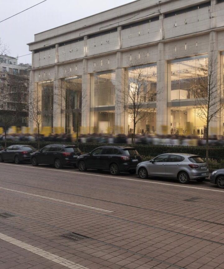 Anti-fur march pressures Fendi during Milan runway