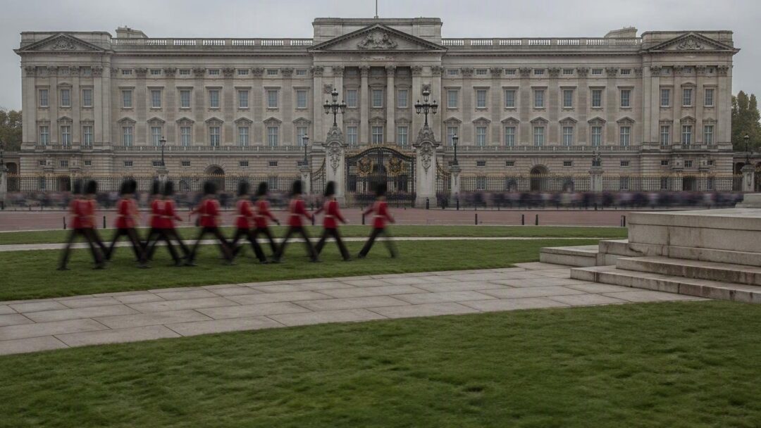 Royal palace confronts Earl Spencer over Diana memoir claims