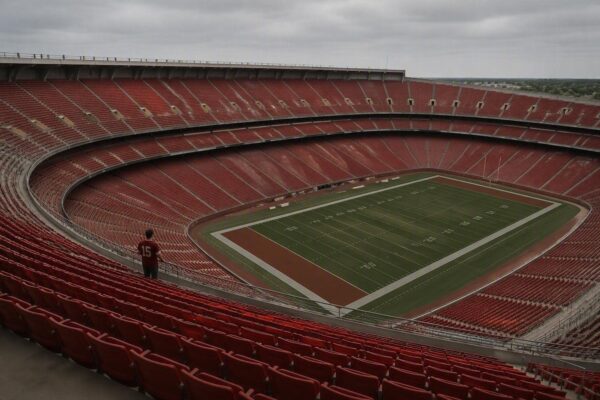 When will Taylor Swift cheer on the Chiefs at Arrowhead?