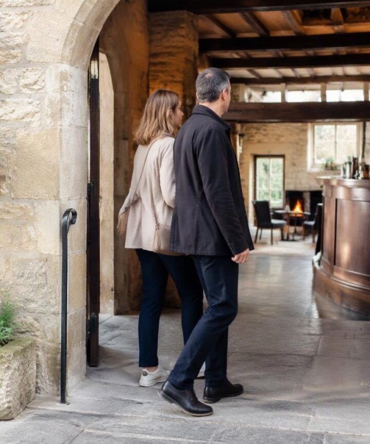 Sussexes spotted at The Falkland Arms on first UK appearance