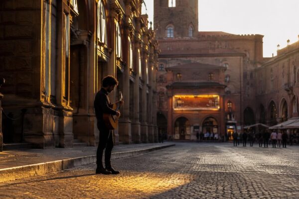 Eventi a Bologna: musica, film e incontri per un luglio ricco di emozioni