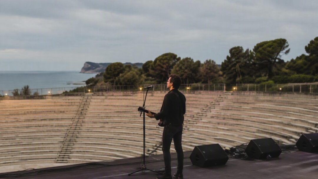 Sal Da Vinci in concerto a Sabaudia: la magia della musica dal vivo