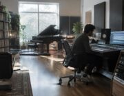Mina pubblica nuovo album, Rkomi lancia A Milano, Fabri Fibra e Neffa