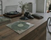 Vinile ecologico di Izine e nuove norme UE sull'IA musicale