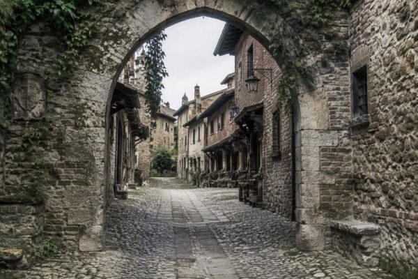 Scopri Grazzano Visconti, il borgo medievale che ricorda Hogwarts
