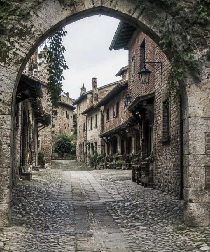 Scopri Grazzano Visconti, il borgo medievale che ricorda Hogwarts