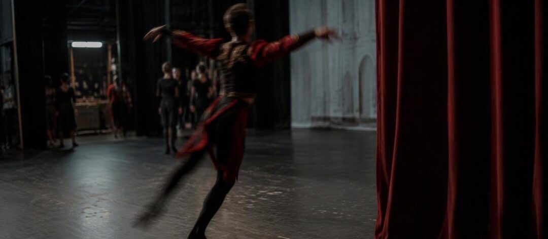 Tim Curry morto a 80 anni: dall'horror al musical, la carriera di un icona